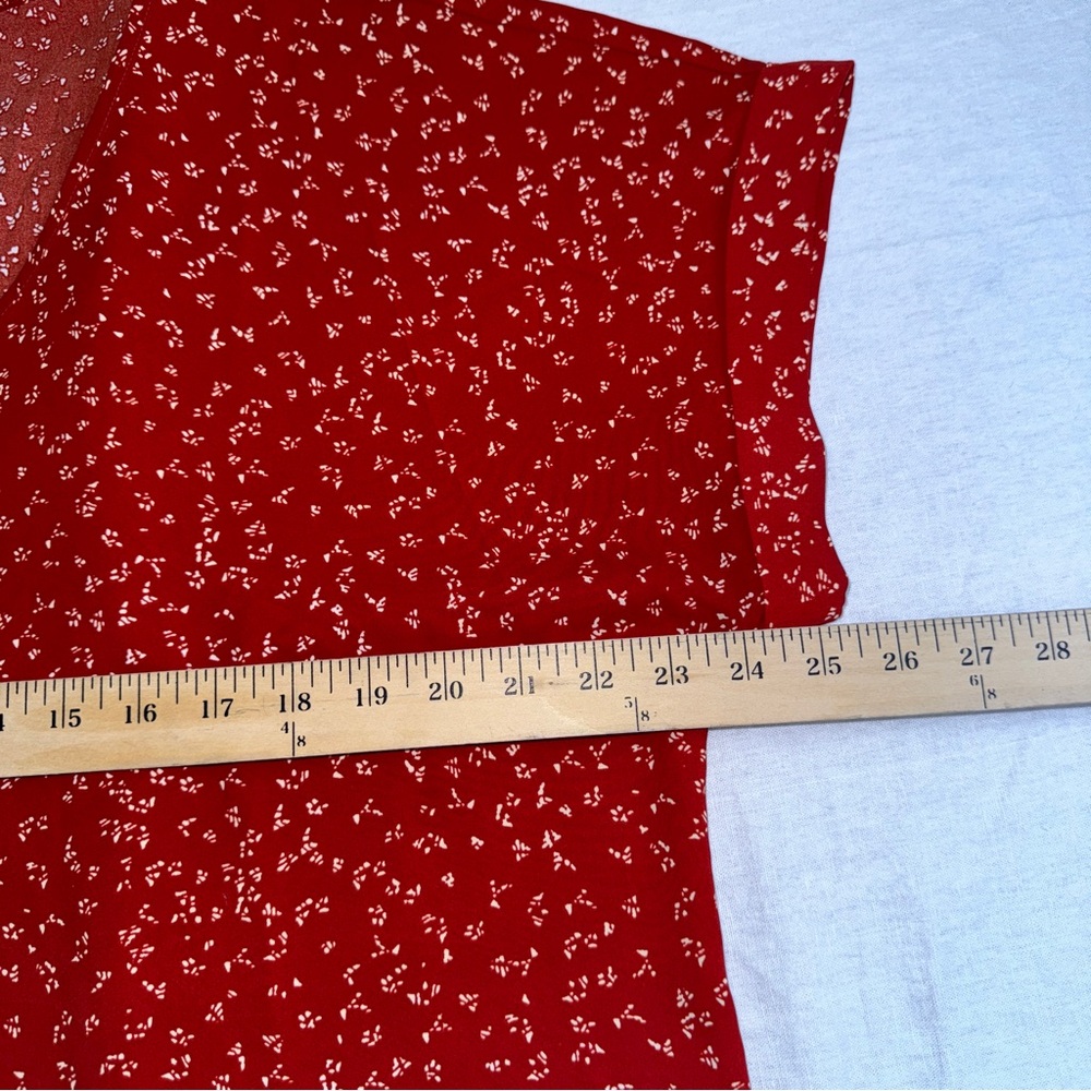 Que Zhu Shirt Sz XL Red Women Top v-neck Casual lightweight pleaded stretch #cc - Picture 7 of 9